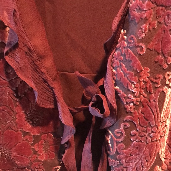 Cut Velvet Ruffled Jacket - Picture 4 of 9